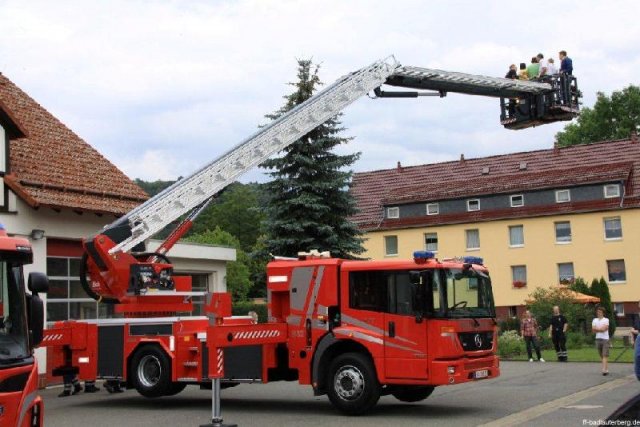 2011-06-16 -78- Vorfuehrung Hubrettungsfahrzeuge